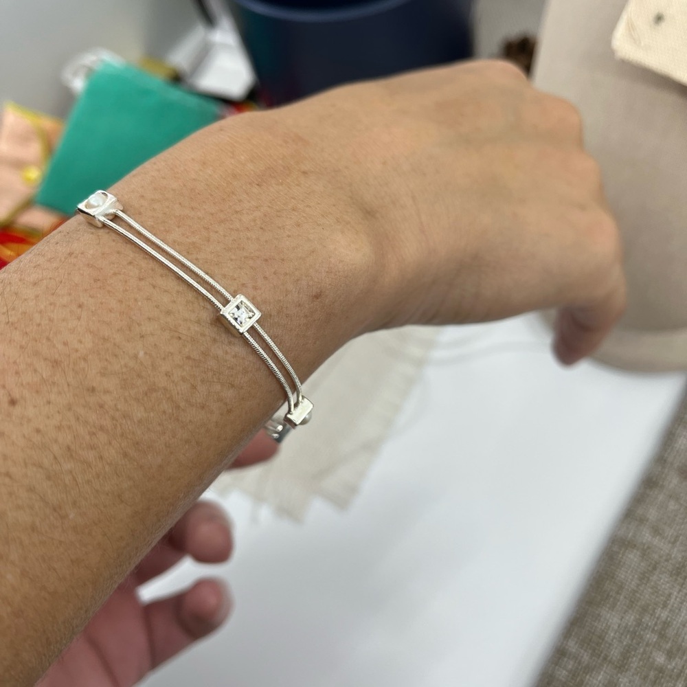 ✨ Vintage Silver-Tone Double-Strand Bracelet with CZ and Faux Pearls - Picture 8 of 12